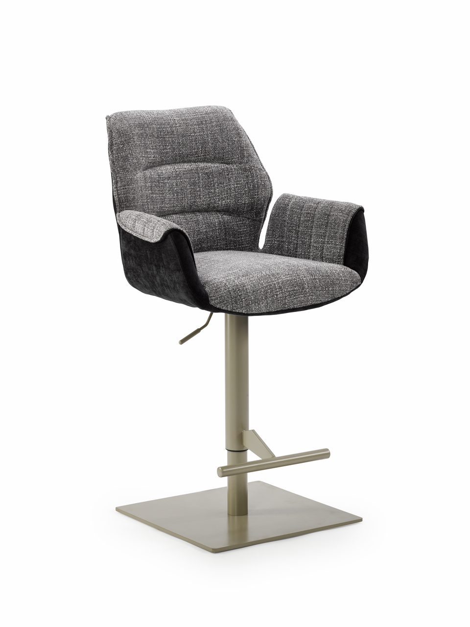 Naber Livaro AC, Hocker